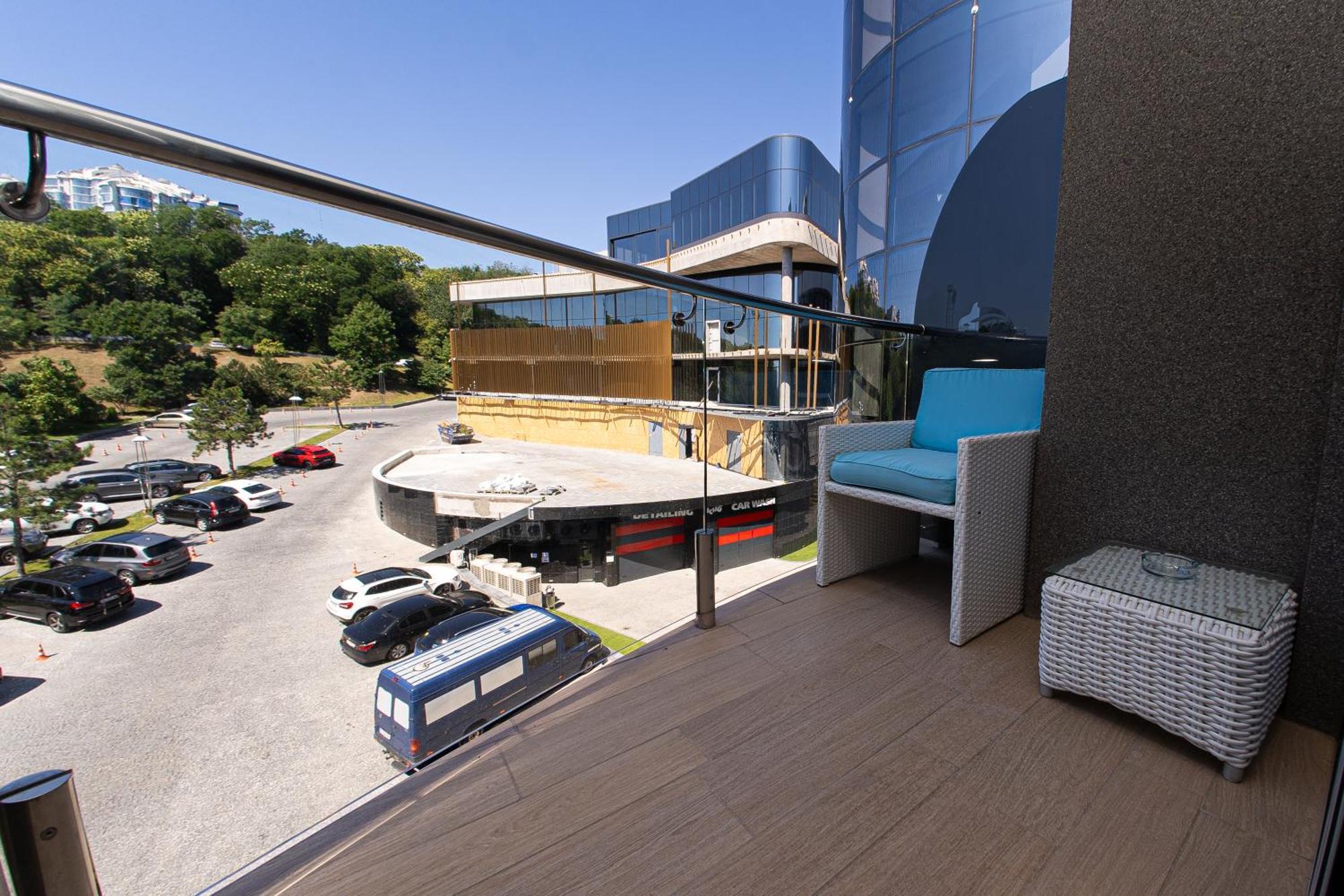 Nemo Hotel Resort & Spa Odessza Kültér fotó A balcony
