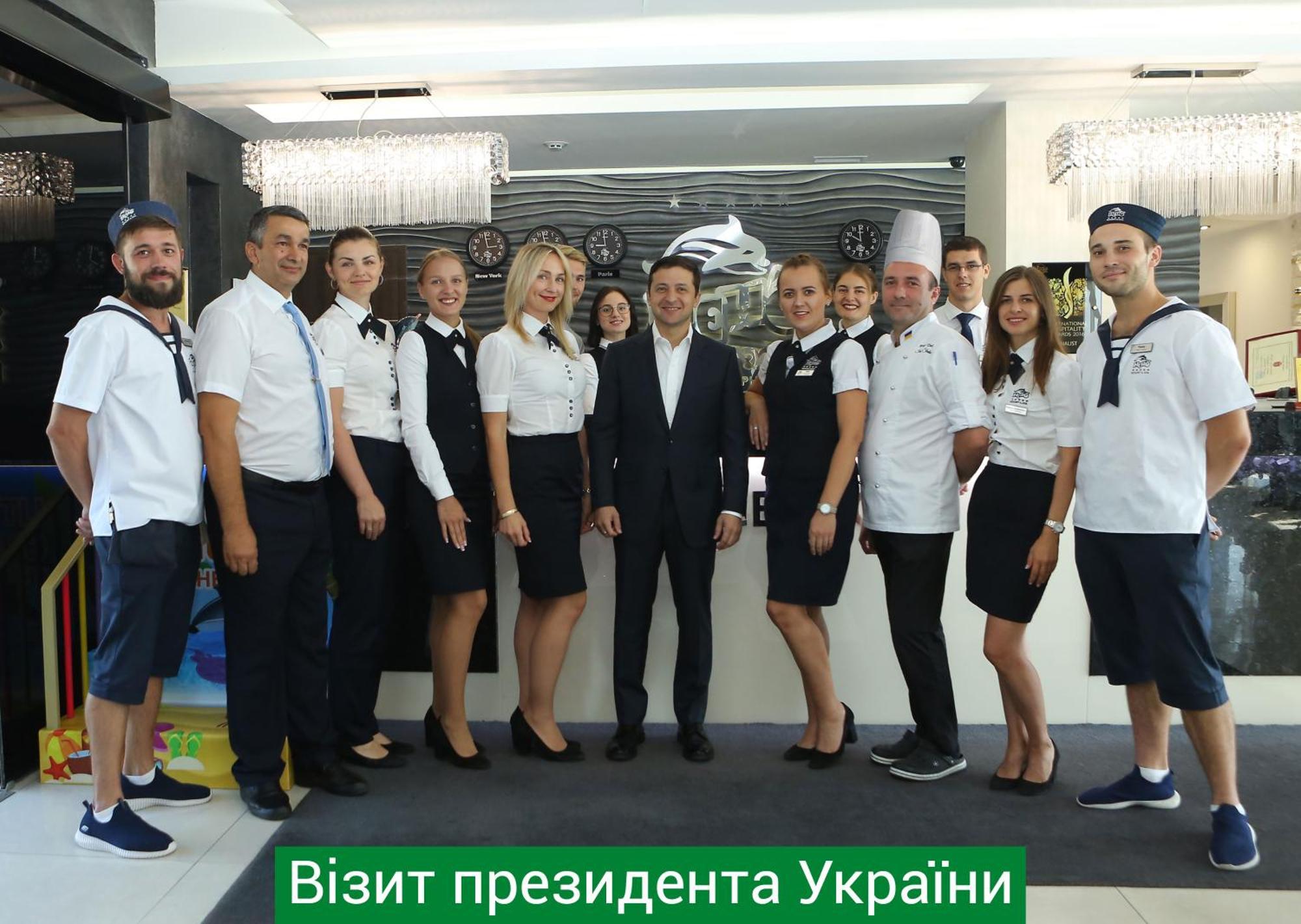 Nemo Hotel Resort & Spa Odessza Kültér fotó President of Ukraine Petro Poroshenko with the staff of the President's Office